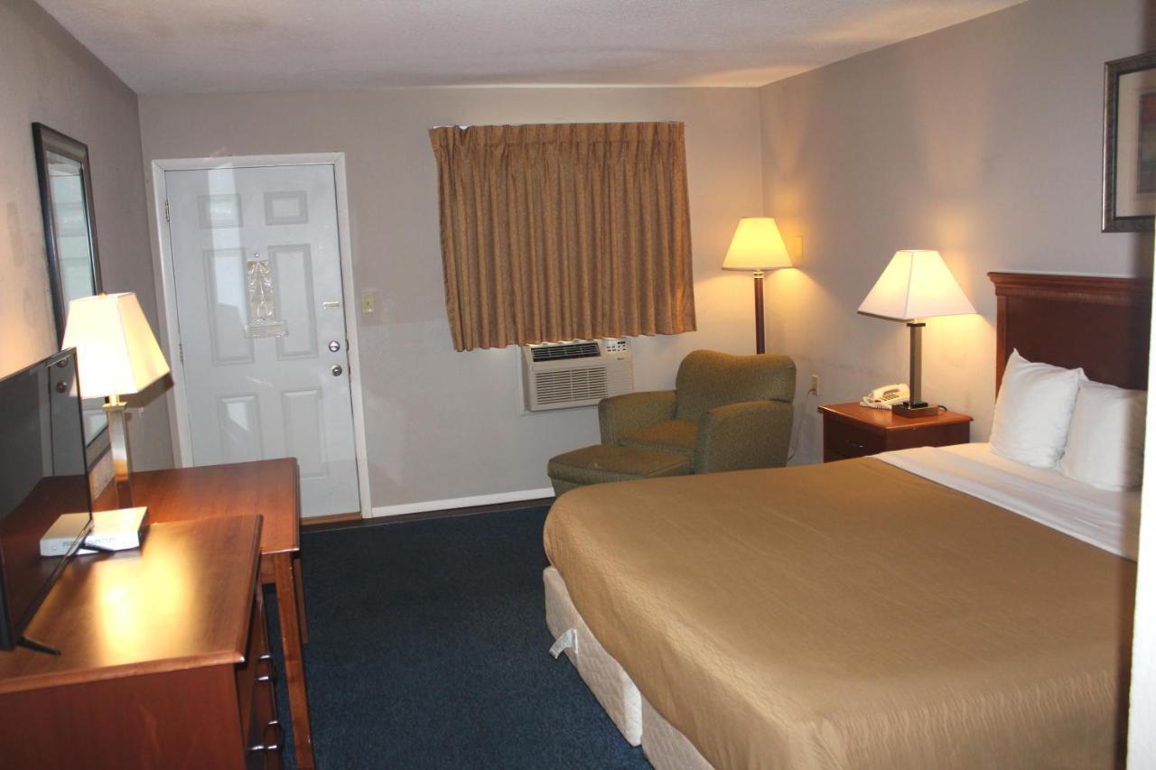 Interstate Motel Rensselaer Bagian luar foto