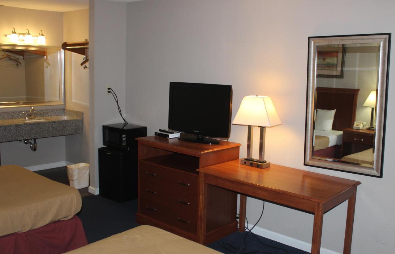 Interstate Motel Rensselaer Bagian luar foto