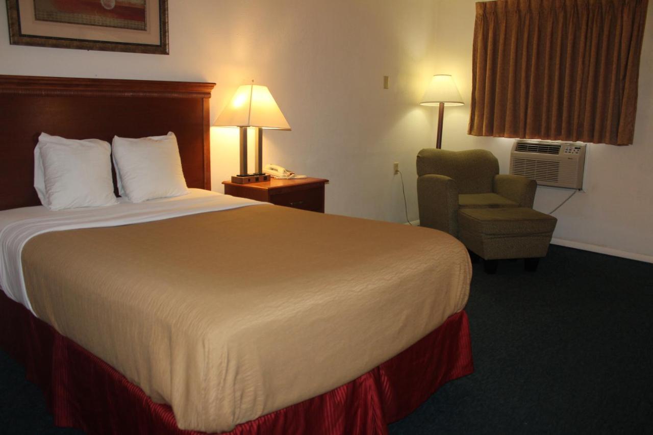 Interstate Motel Rensselaer Bagian luar foto